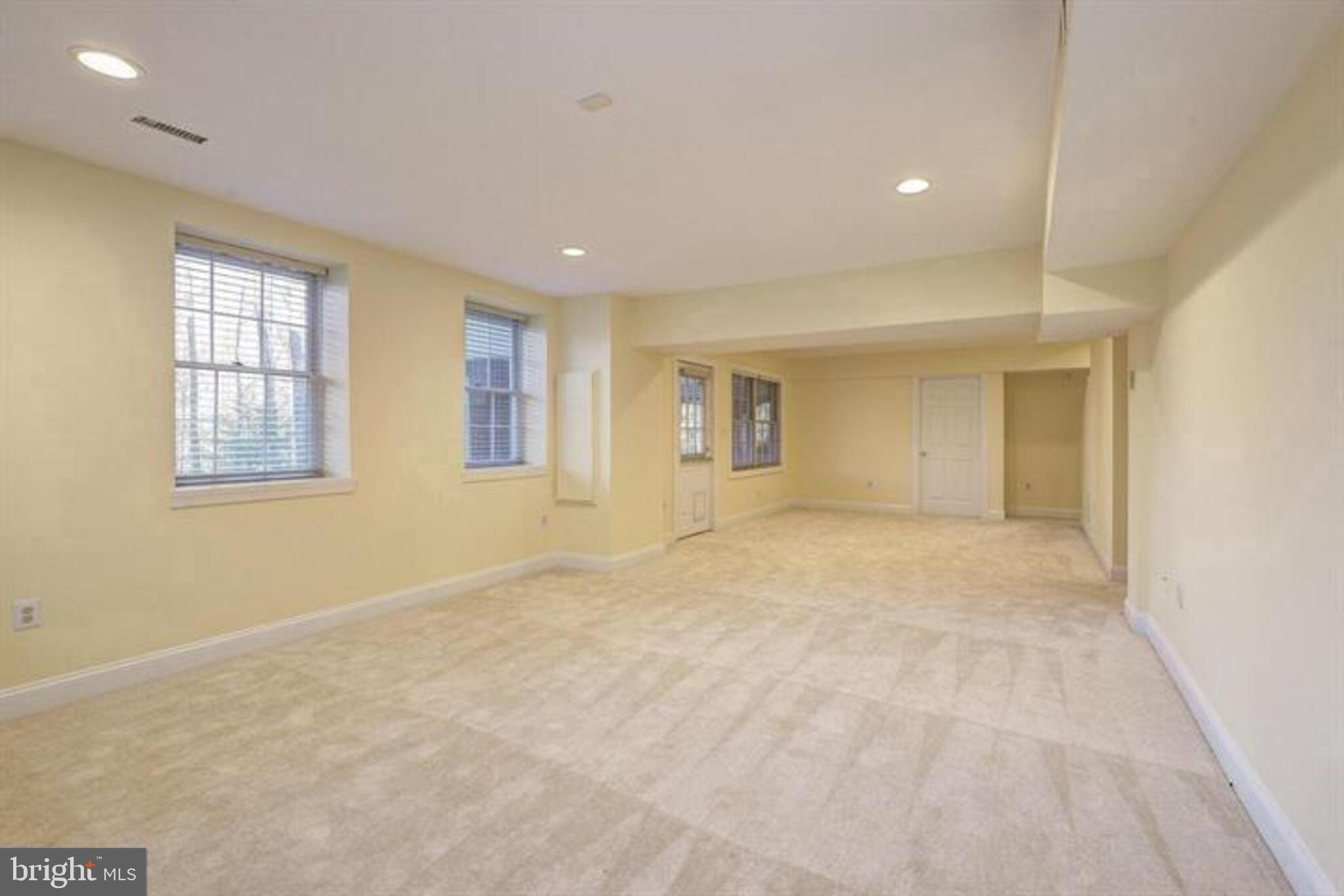 HUNTER'S CREST - Residential Lease