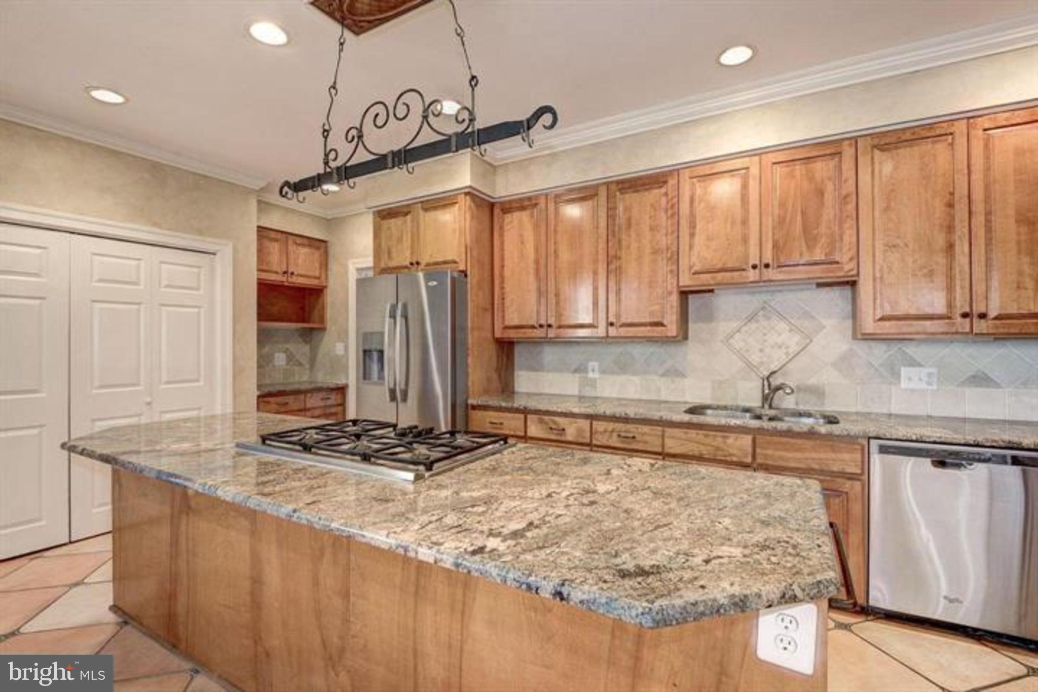 HUNTER'S CREST - Residential Lease