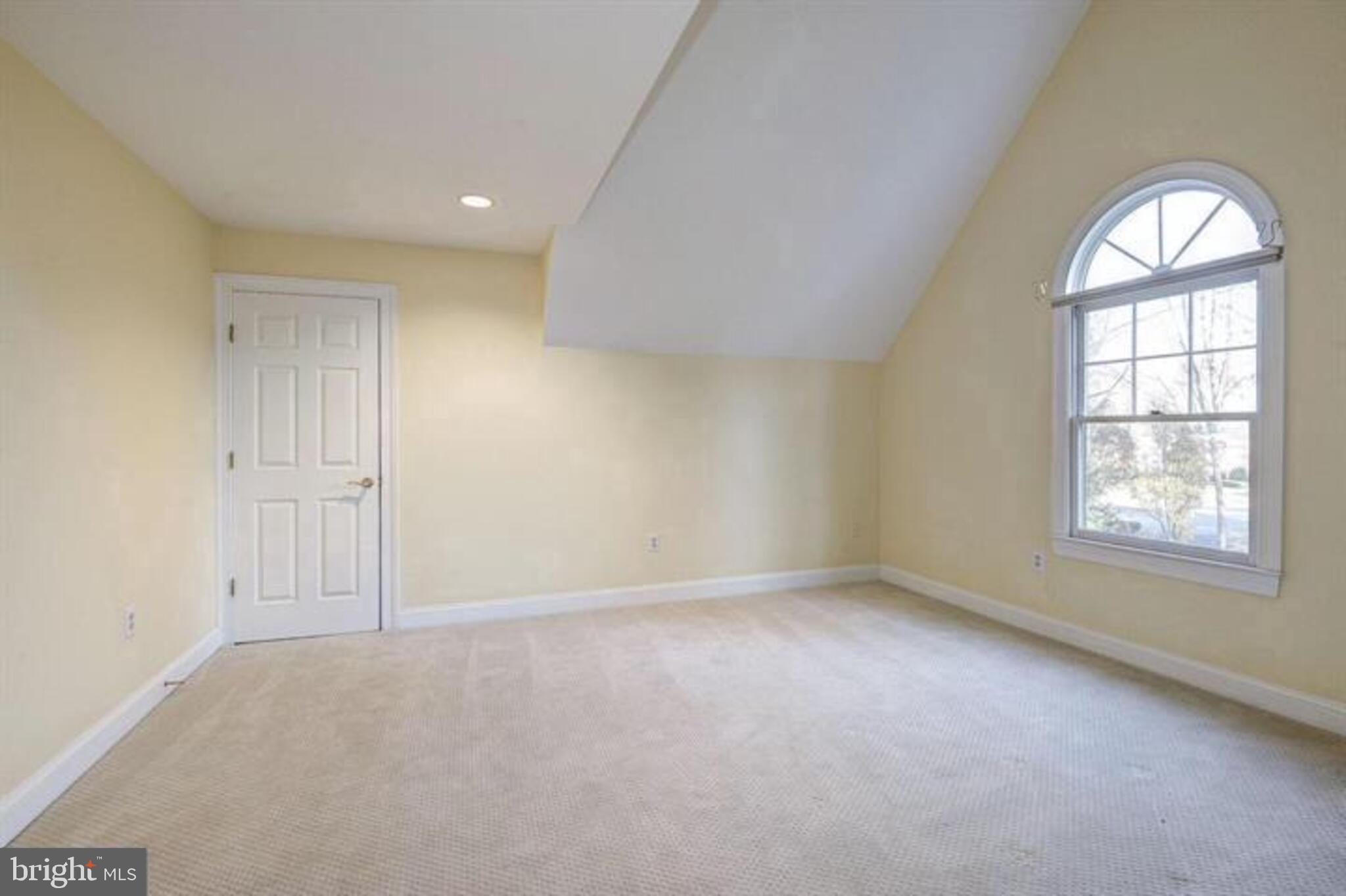 HUNTER'S CREST - Residential Lease