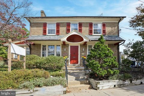 Photo of 21 S Clinton Street, DOYLESTOWN, PA 18901 (MLS # PABU2121846)