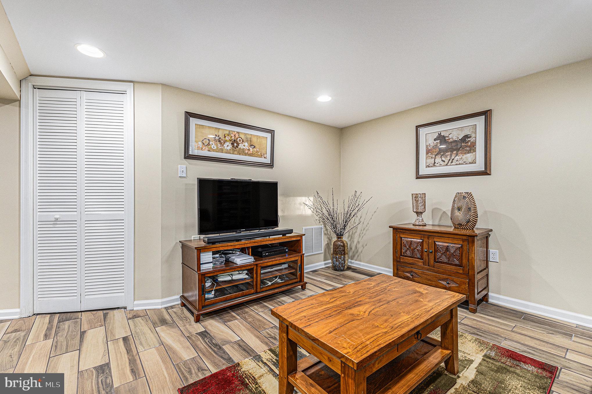 FORT WASHINGTON - Residential