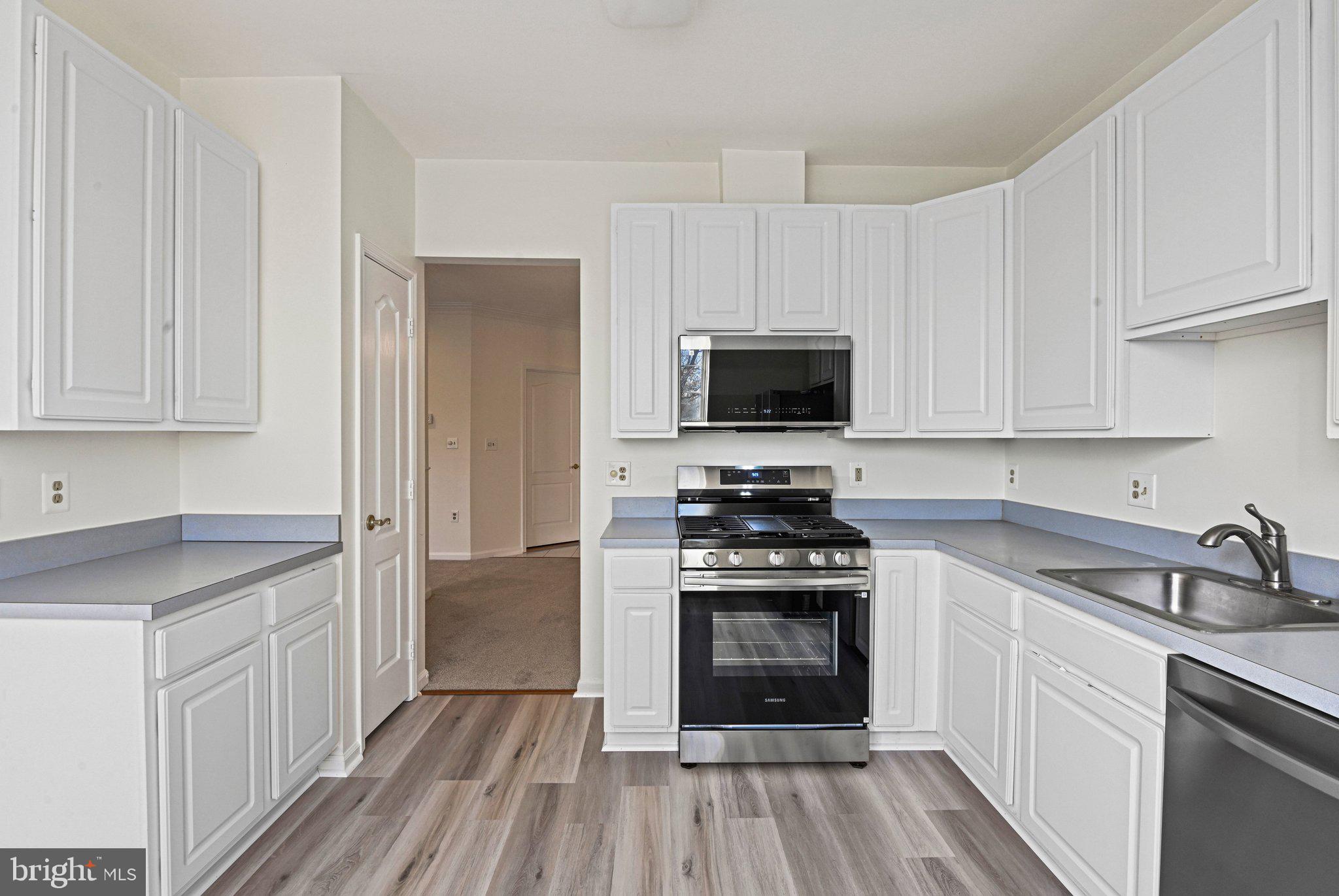 20933 CEDARPOST SQUARE 203