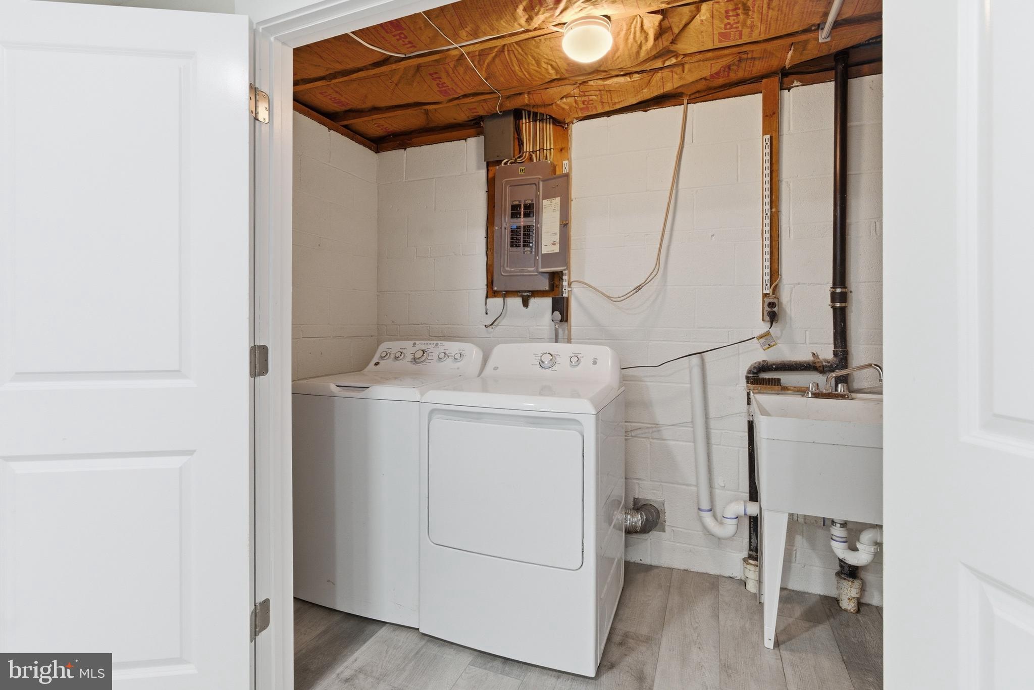 BROOKFIELD - Residential