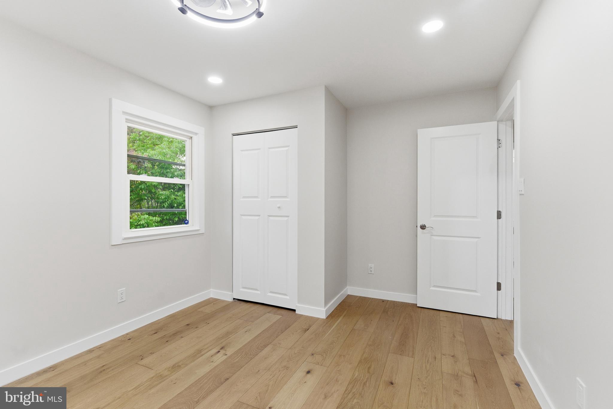 BROOKFIELD - Residential