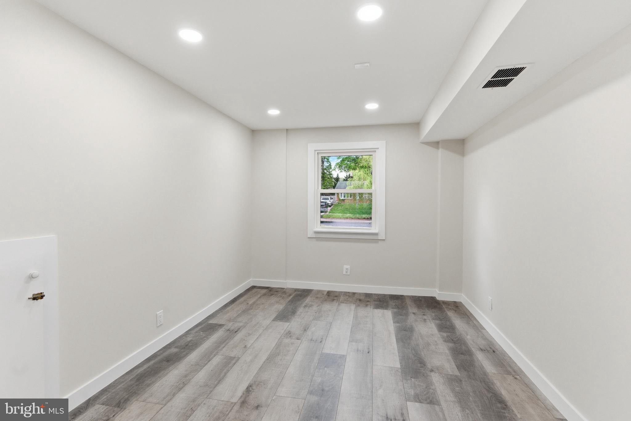 BROOKFIELD - Residential