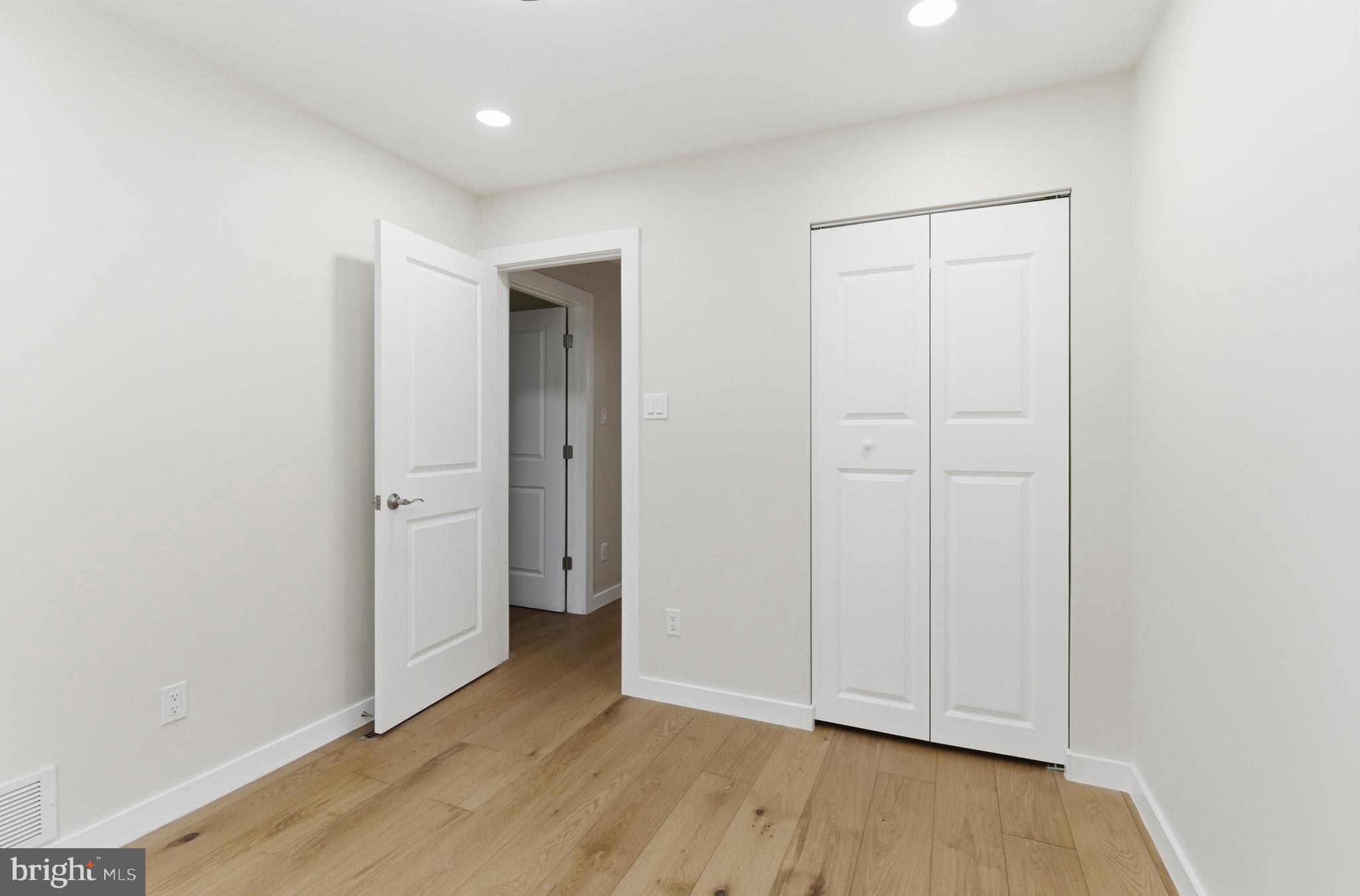 BROOKFIELD - Residential