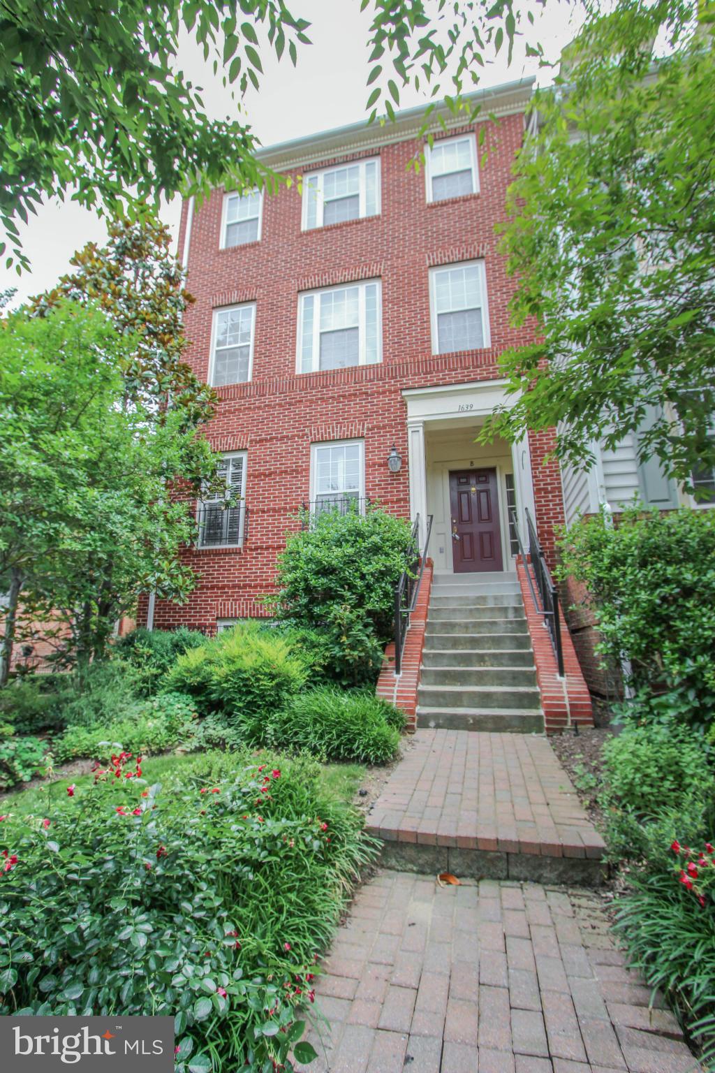 OLD TOWN GREENS - Residential