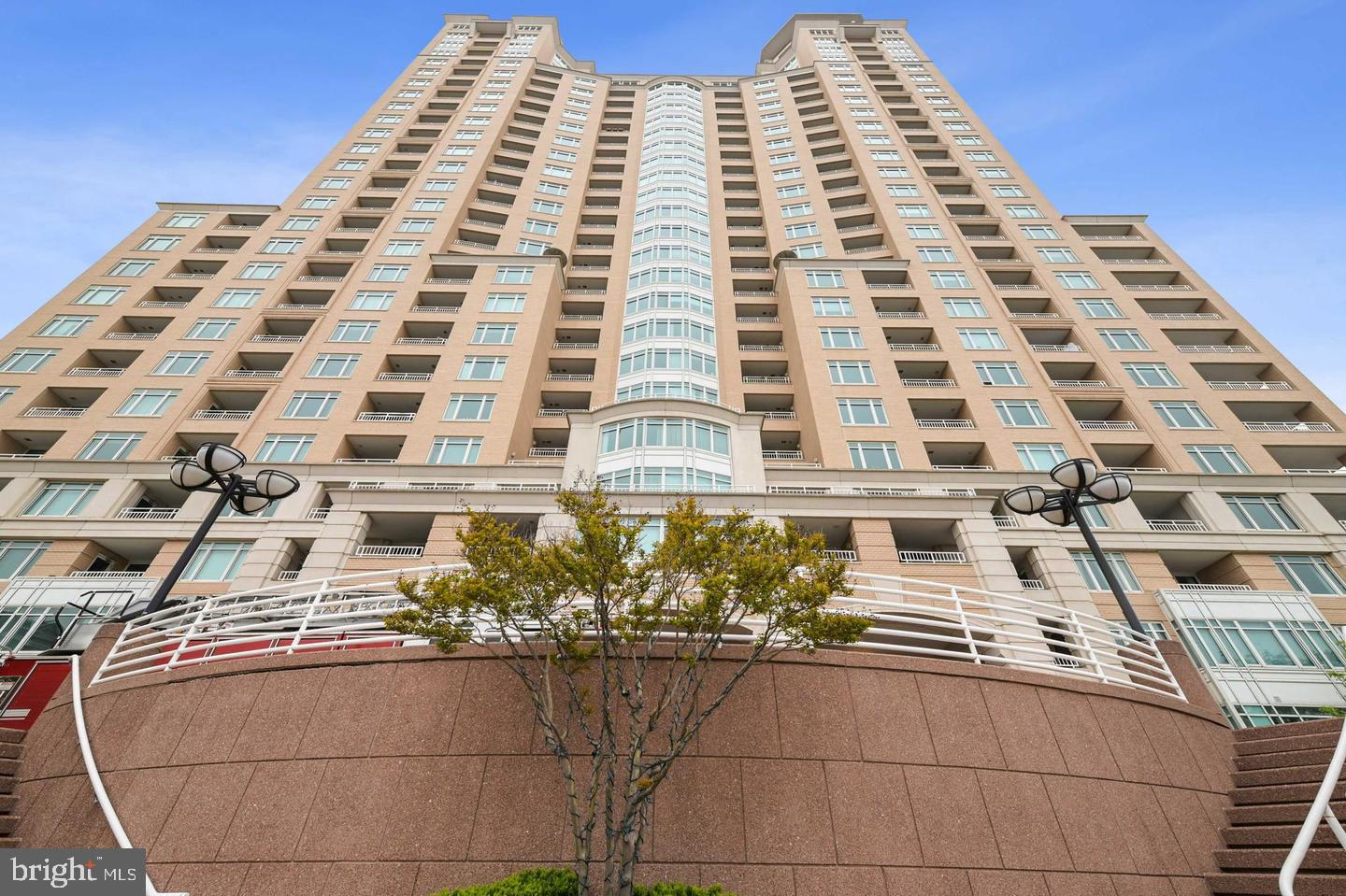 100 HARBORVIEW DRIVE 204