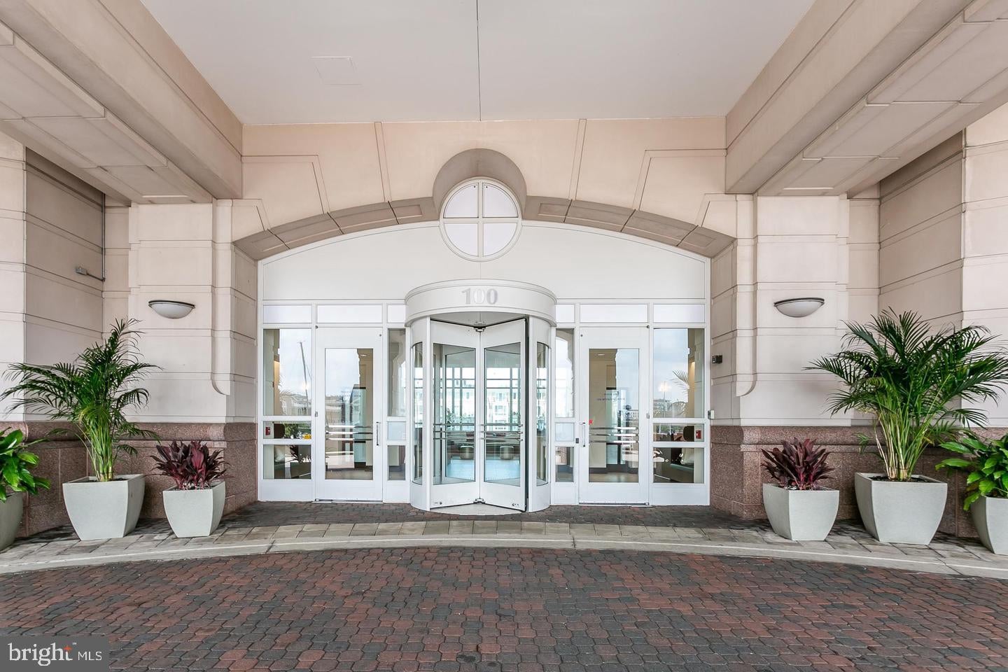 100 HARBORVIEW DRIVE 204