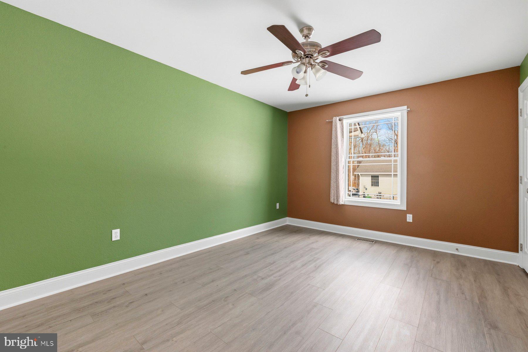 ANNAPOLIS WOODS - Residential