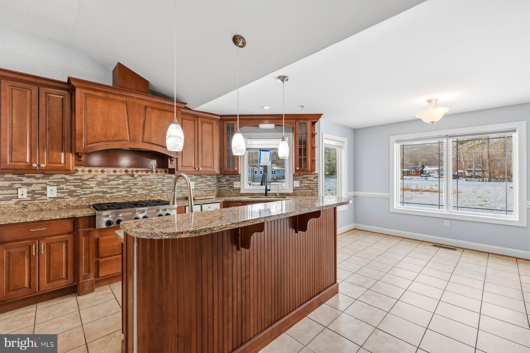 ANNAPOLIS WOODS - Residential