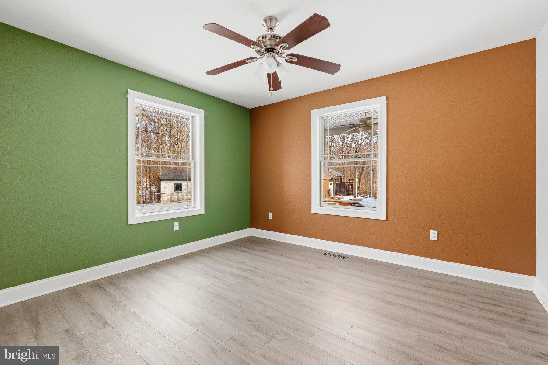 ANNAPOLIS WOODS - Residential