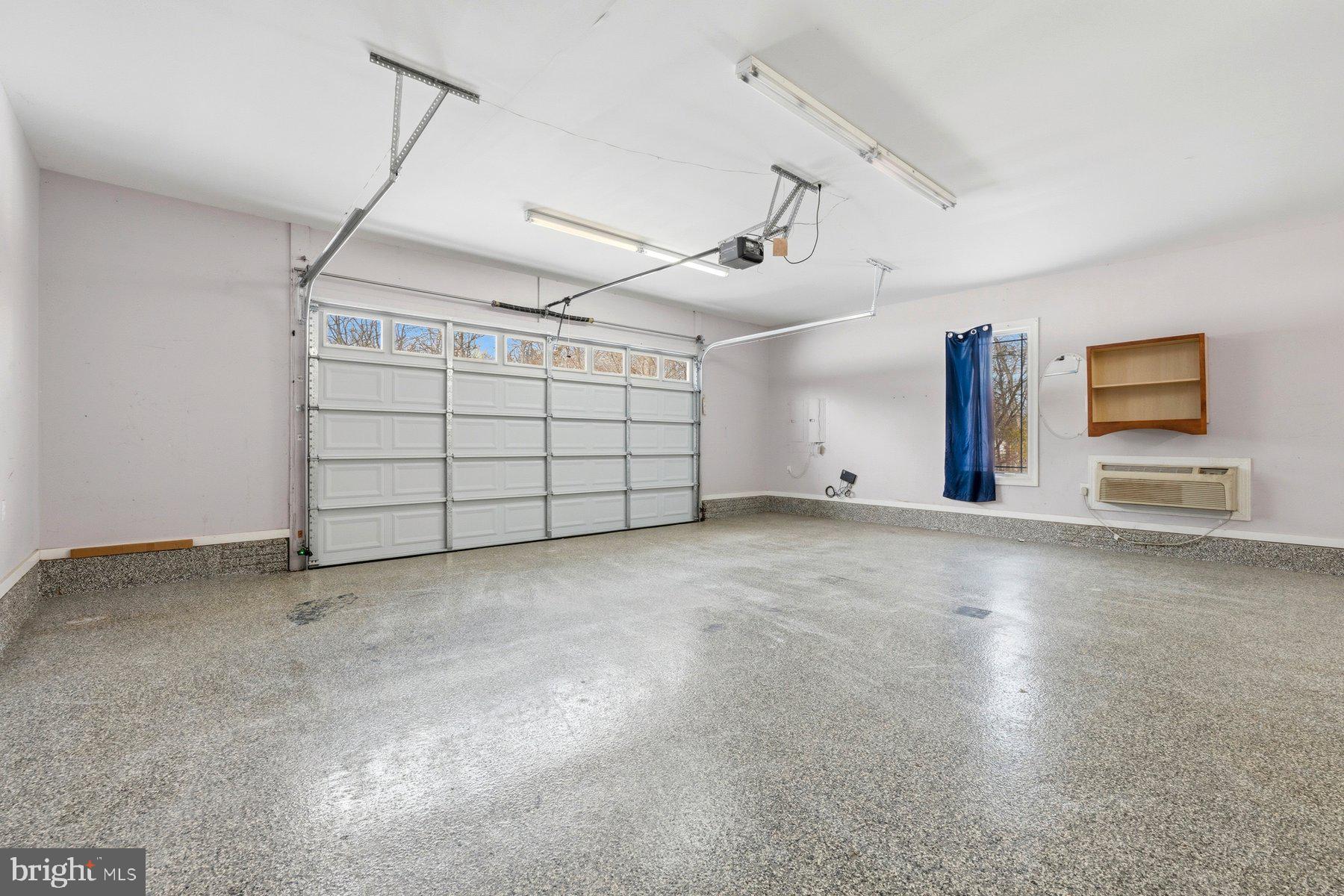 ANNAPOLIS WOODS - Residential