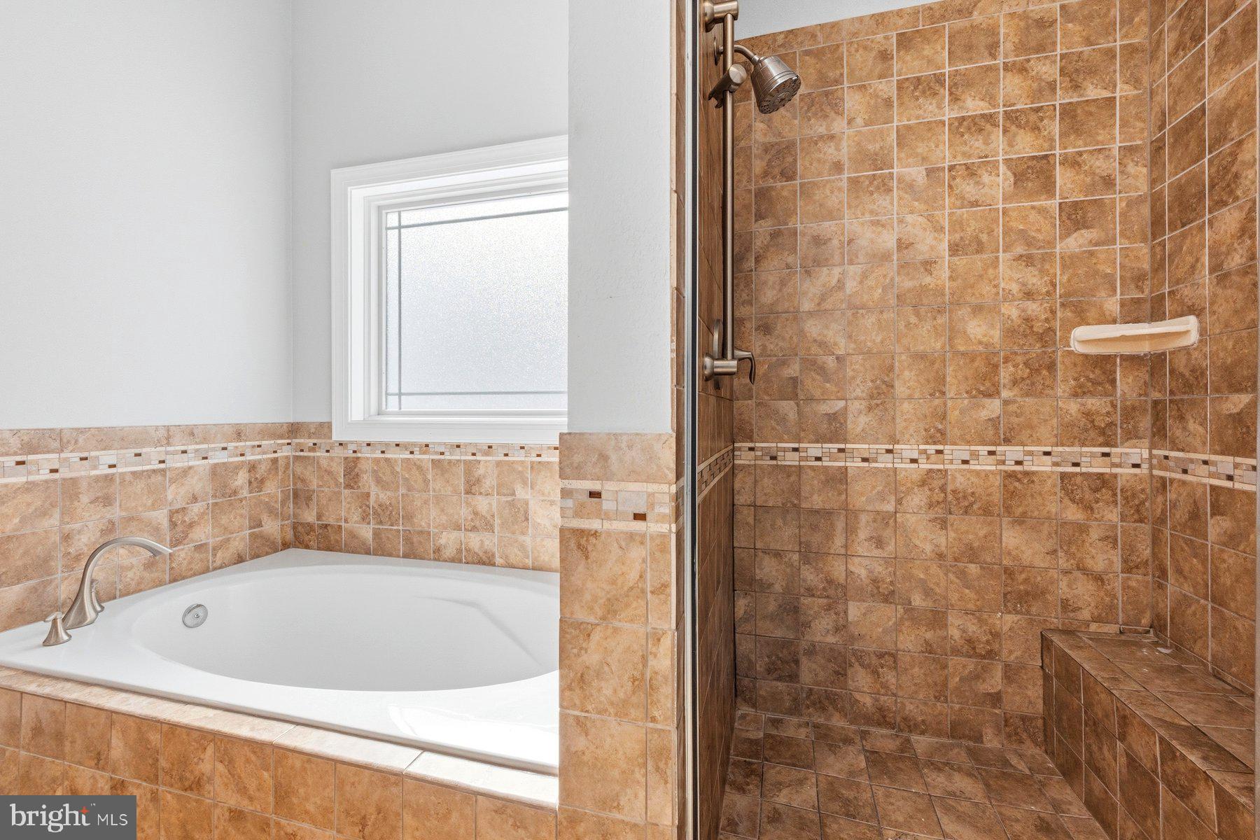 ANNAPOLIS WOODS - Residential