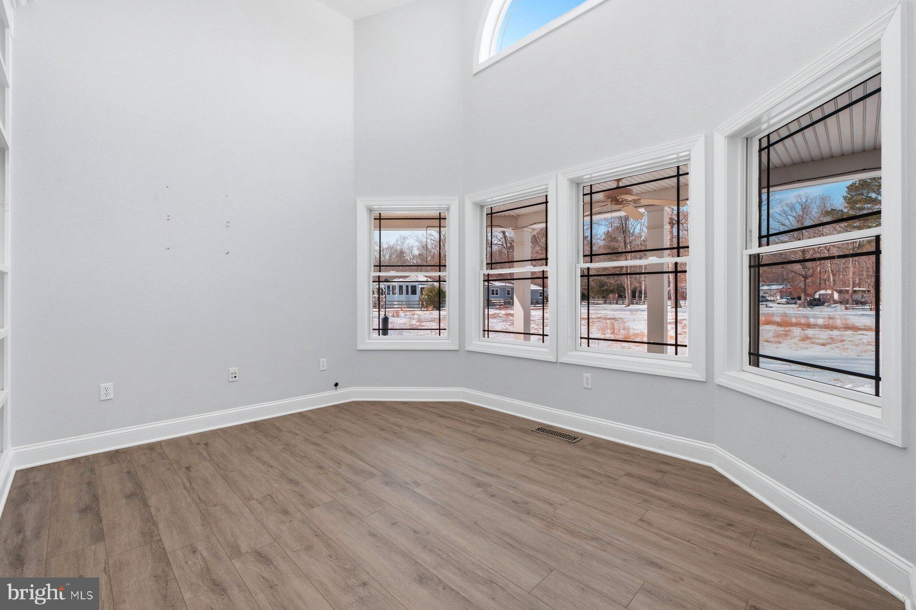 ANNAPOLIS WOODS - Residential