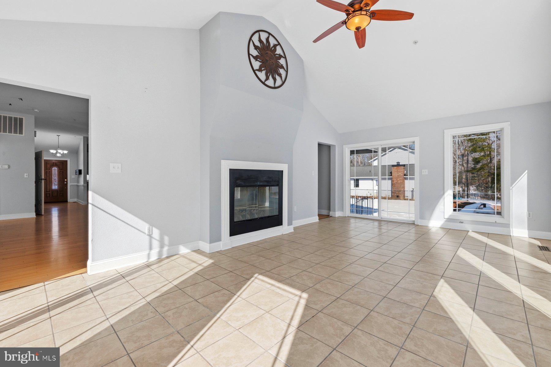 ANNAPOLIS WOODS - Residential