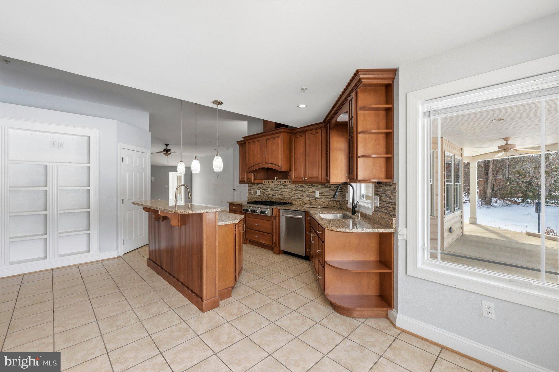 ANNAPOLIS WOODS - Residential