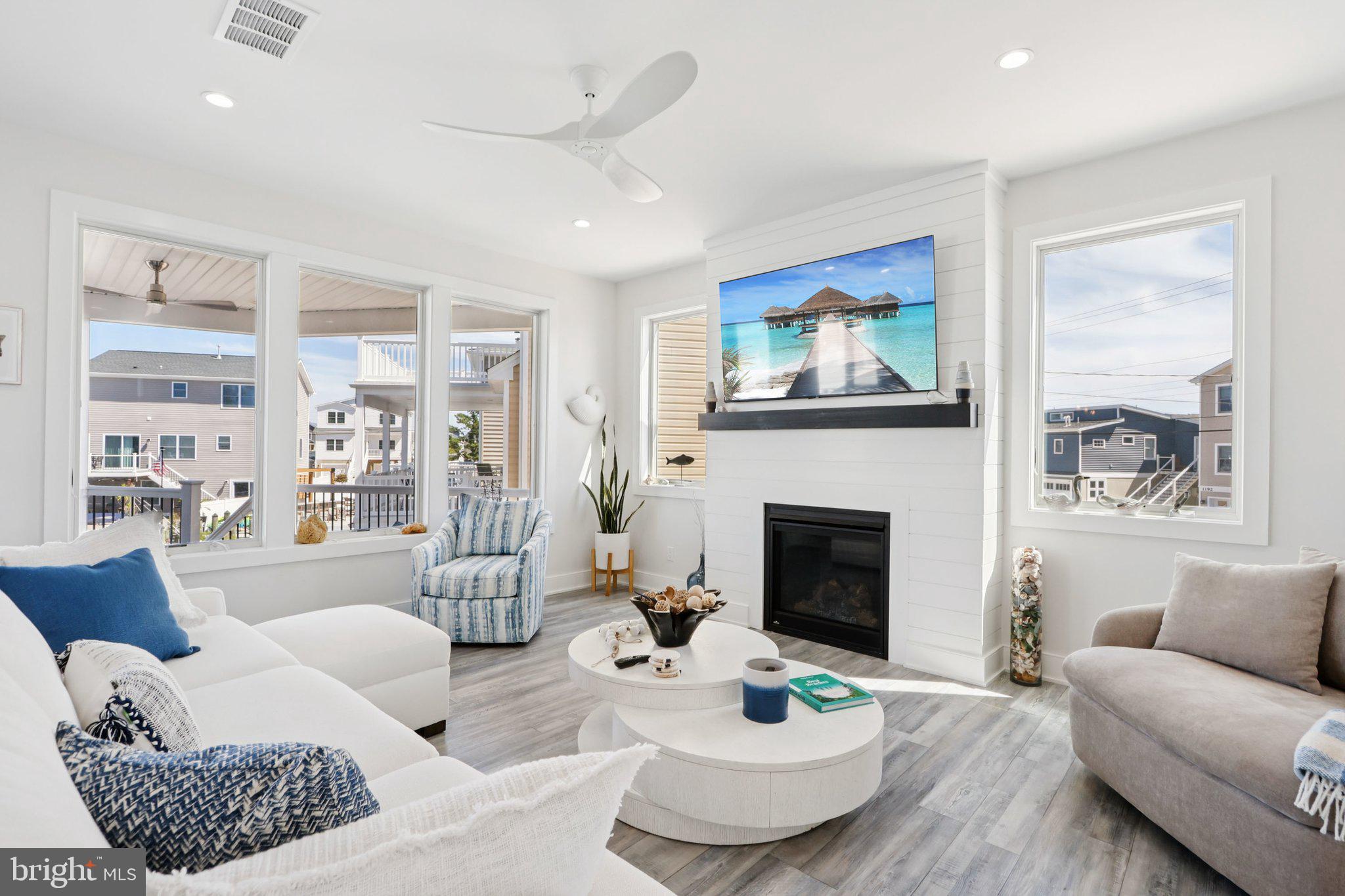 1195 WALTER BOULEVARD