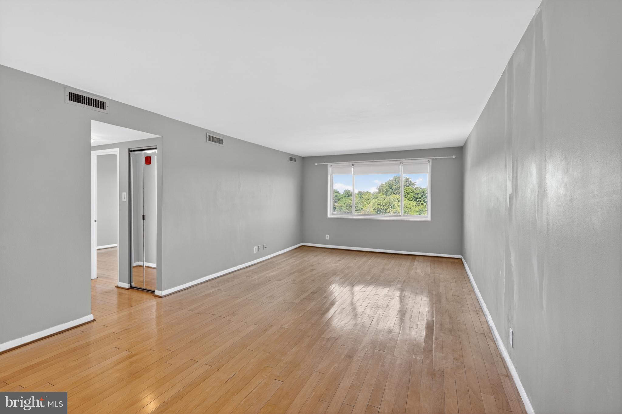 WHITEHALL - Residential