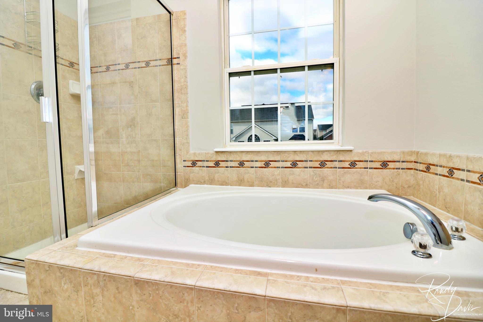 LAKELAND PLACE - Residential Lease