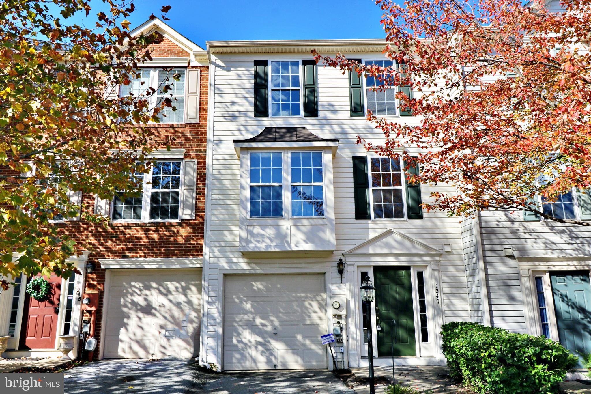 LAKELAND PLACE - Residential Lease