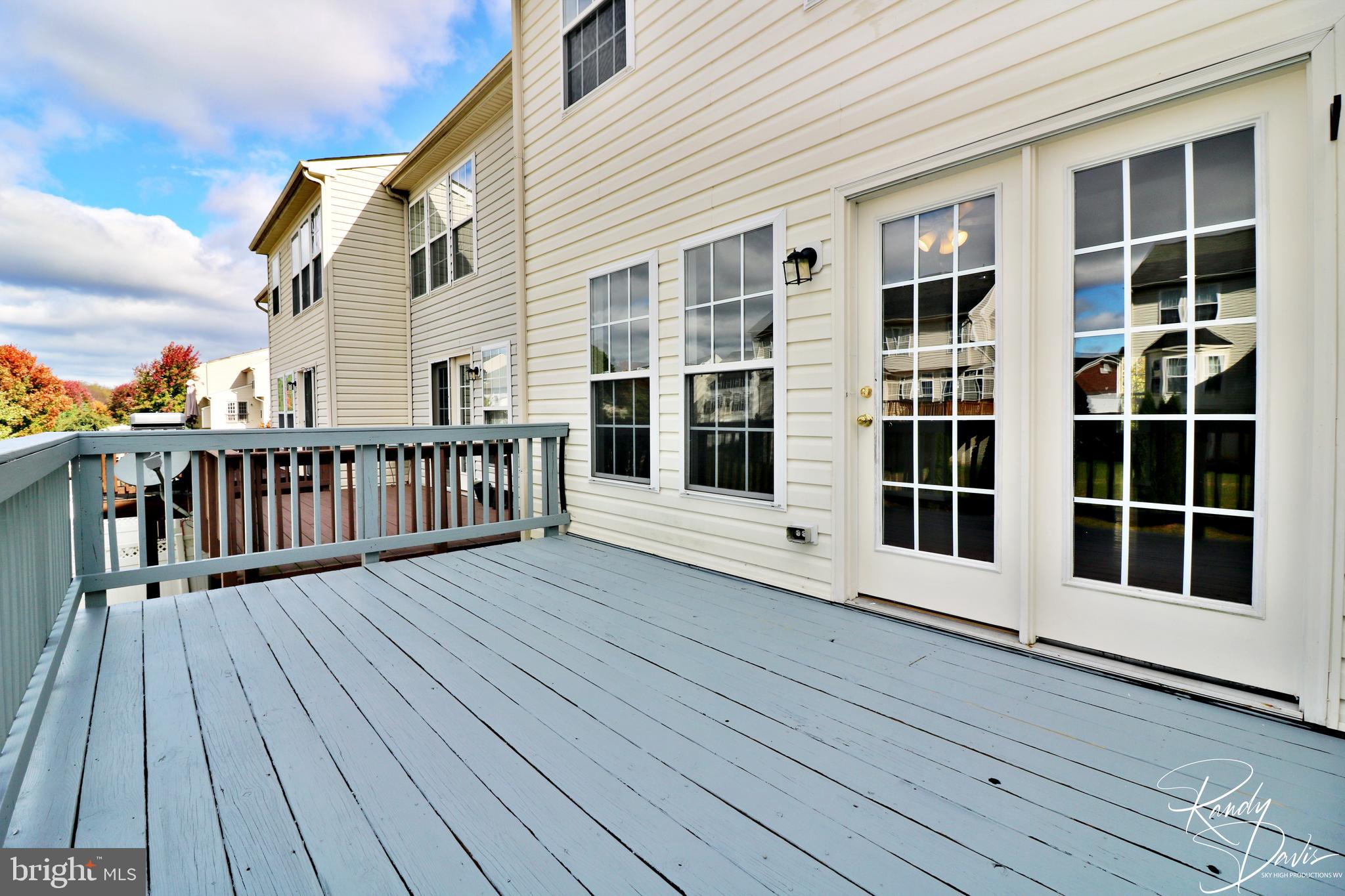 LAKELAND PLACE - Residential Lease