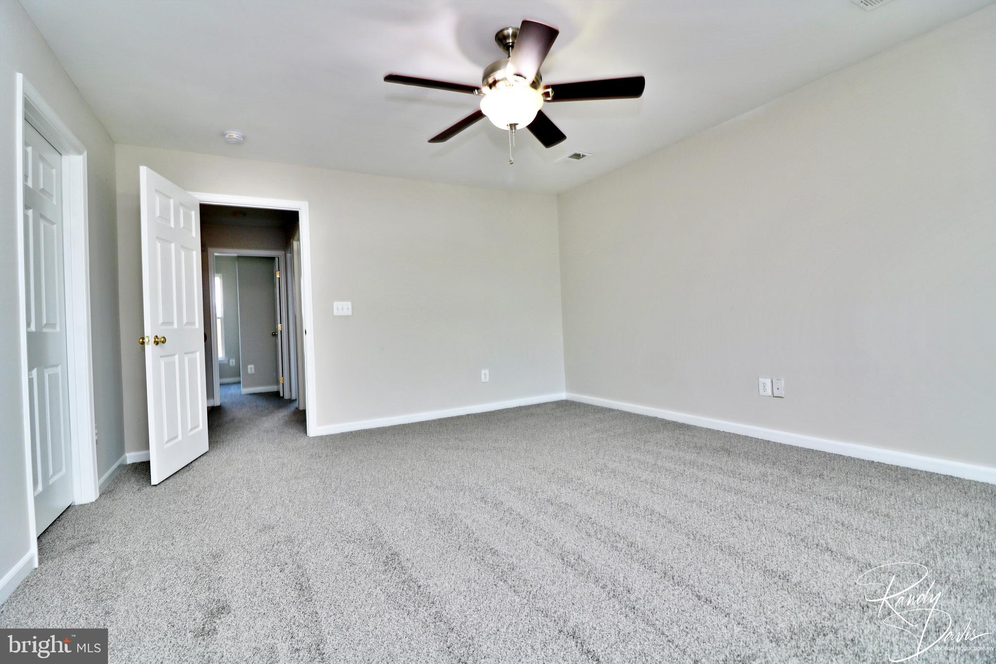 LAKELAND PLACE - Residential Lease