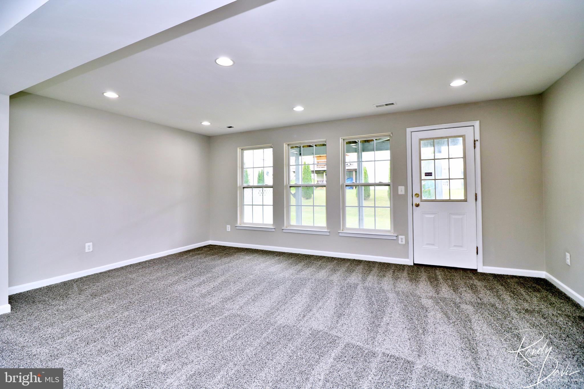 LAKELAND PLACE - Residential Lease