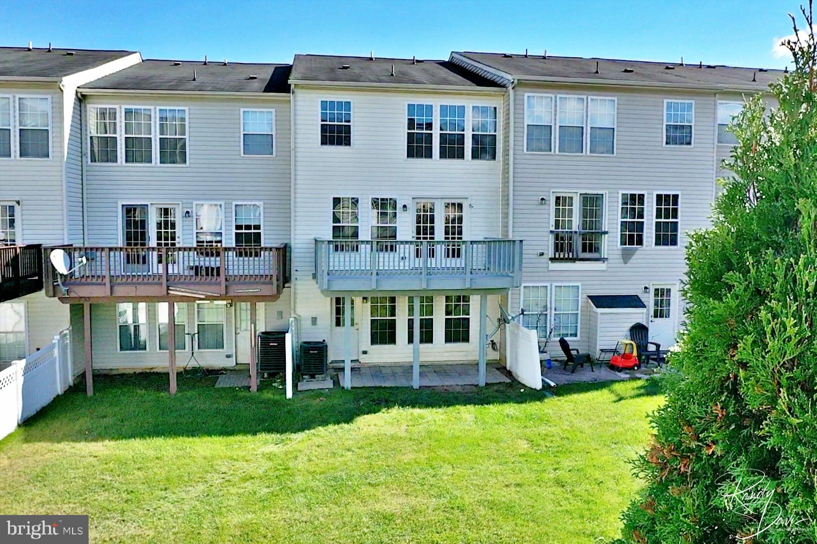 LAKELAND PLACE - Residential Lease