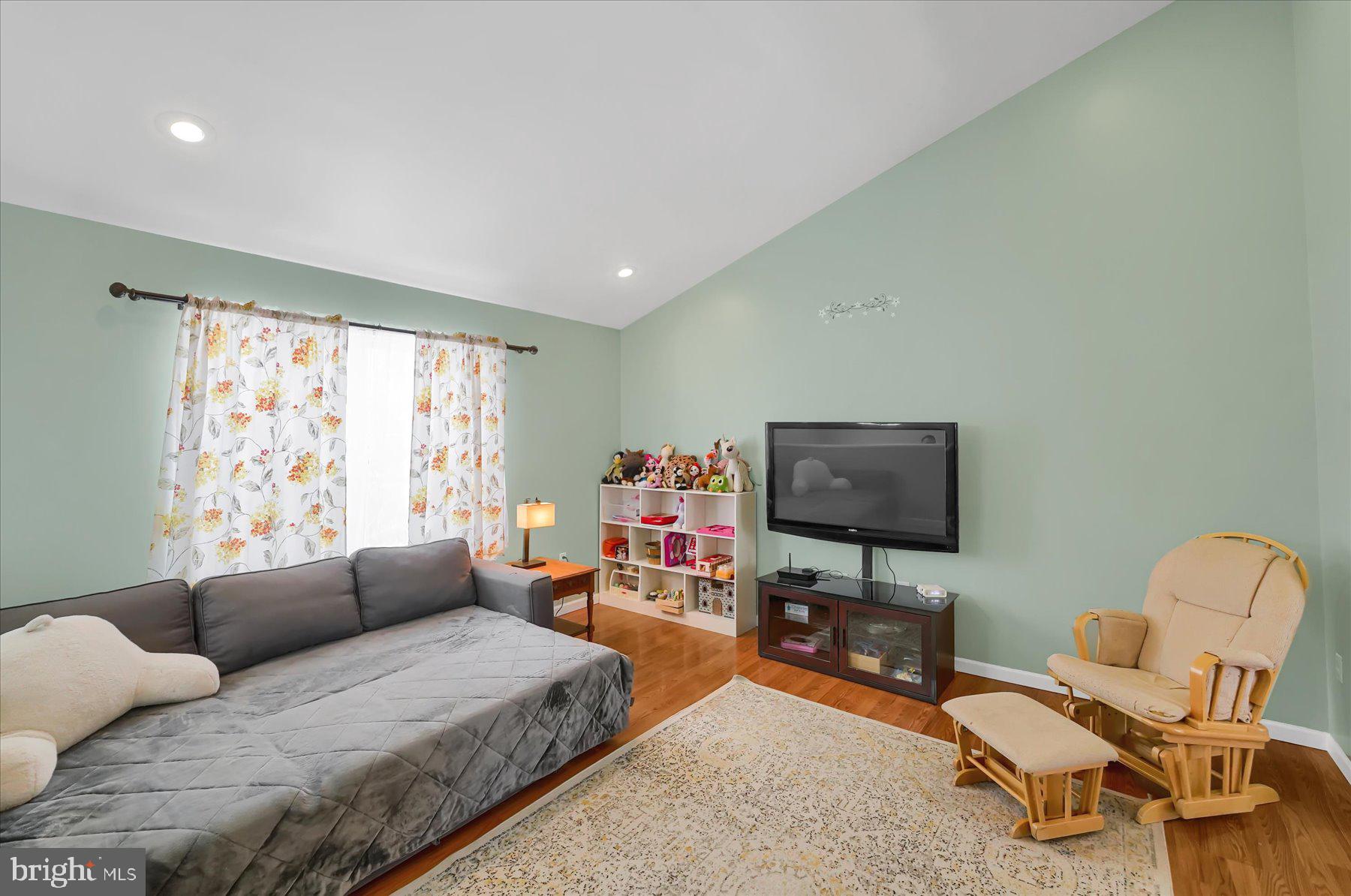 WHISPER RIDGE - Residential