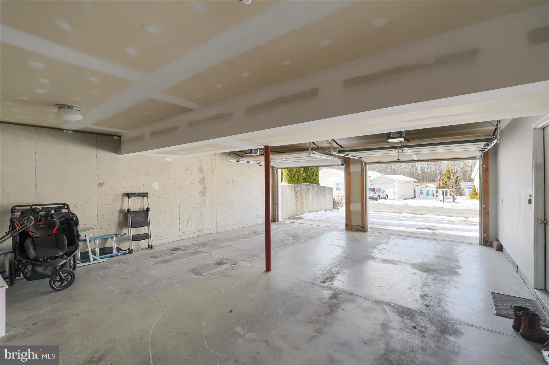 WHISPER RIDGE - Residential