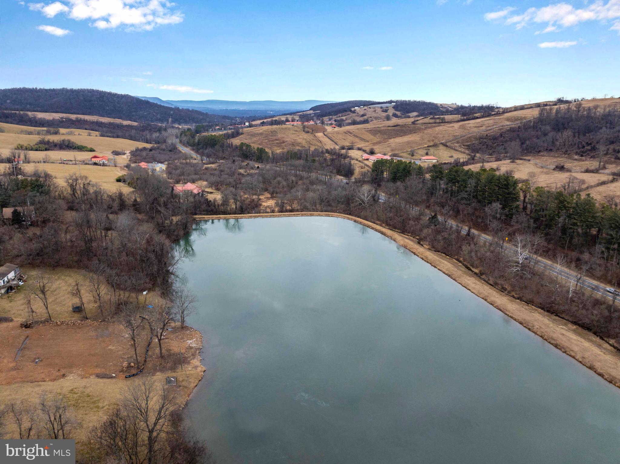 LAKE FRONT ROYAL - Residential