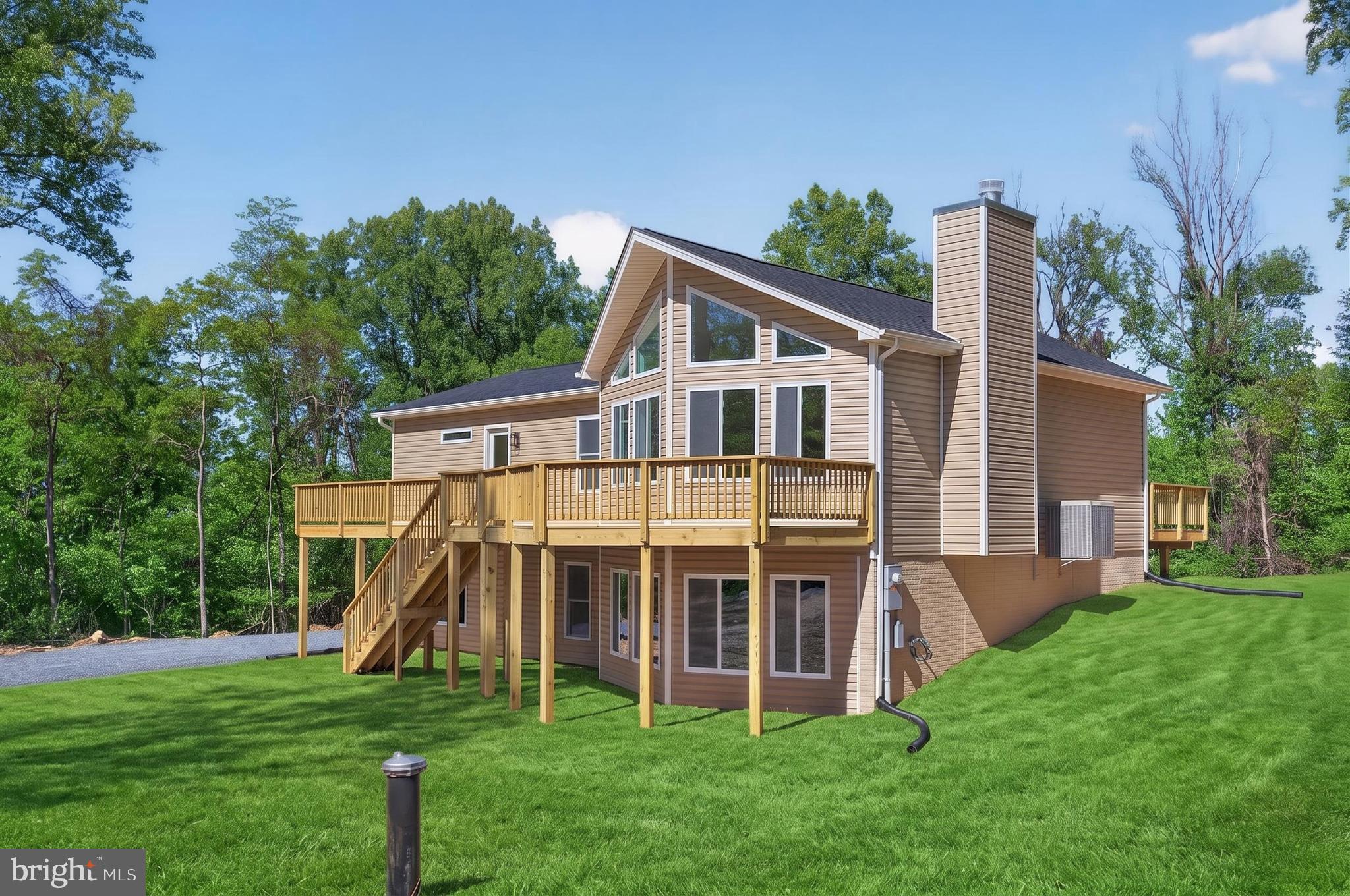 LAKE FRONT ROYAL - Residential