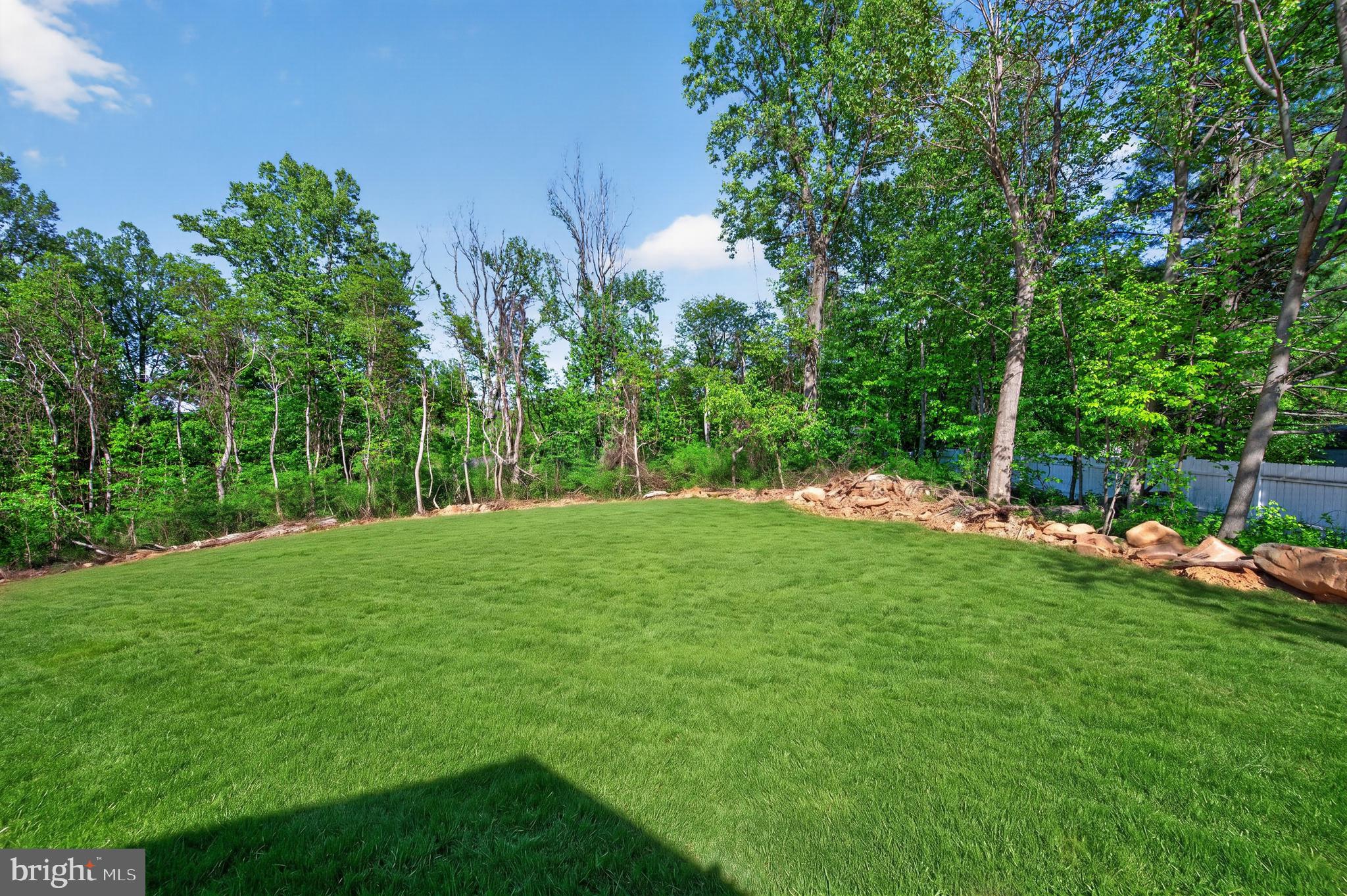 LAKE FRONT ROYAL - Residential