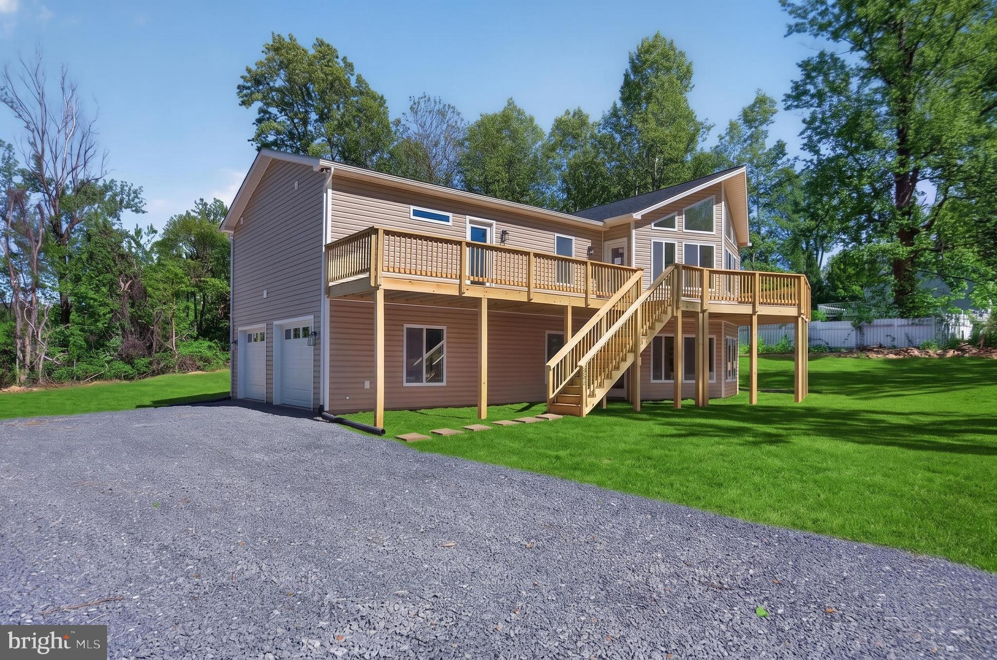 LAKE FRONT ROYAL - Residential