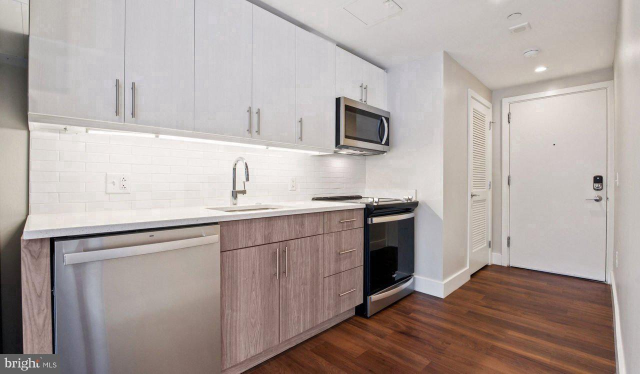 2200 BENJAMIN FRANKLIN PARKWAY E1604