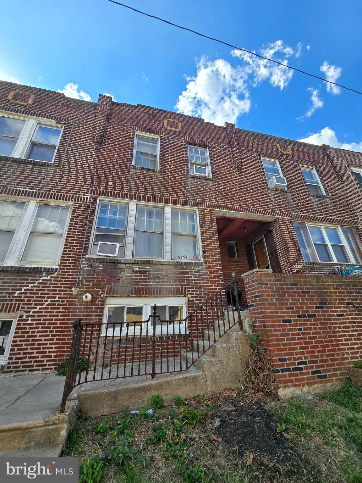 5952 N LEITHGOW STREET