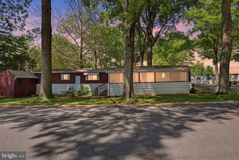 Mobile Home For Sale - 82 Malibu Boulevard<br/> CARLISLE, PA 17015