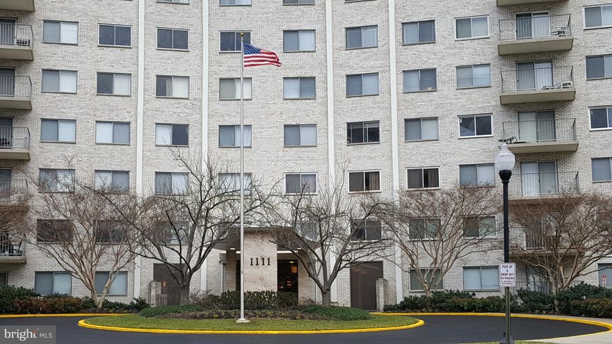 Beautiful condo with many amenities: easy metro access, concierge, laundry facilities, plenty of parking, pool, tennis, new carpet, fresh paint, and more! No need for a car...walk to parks, shops, & dining...easy metro access to get downtown.