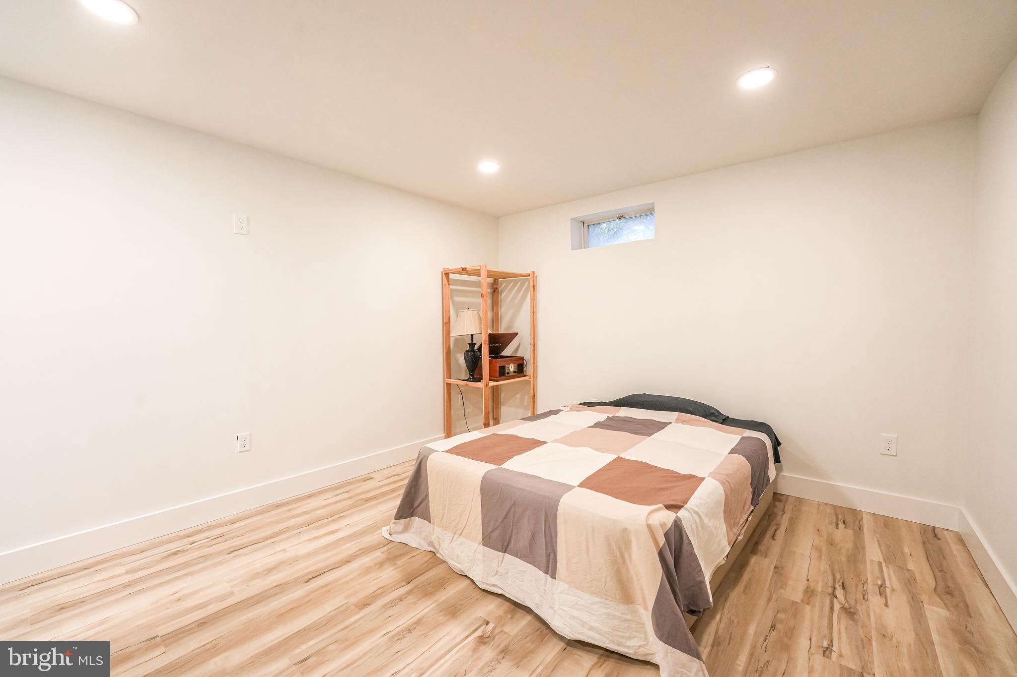 NEWINGTON FOREST - Residential Lease