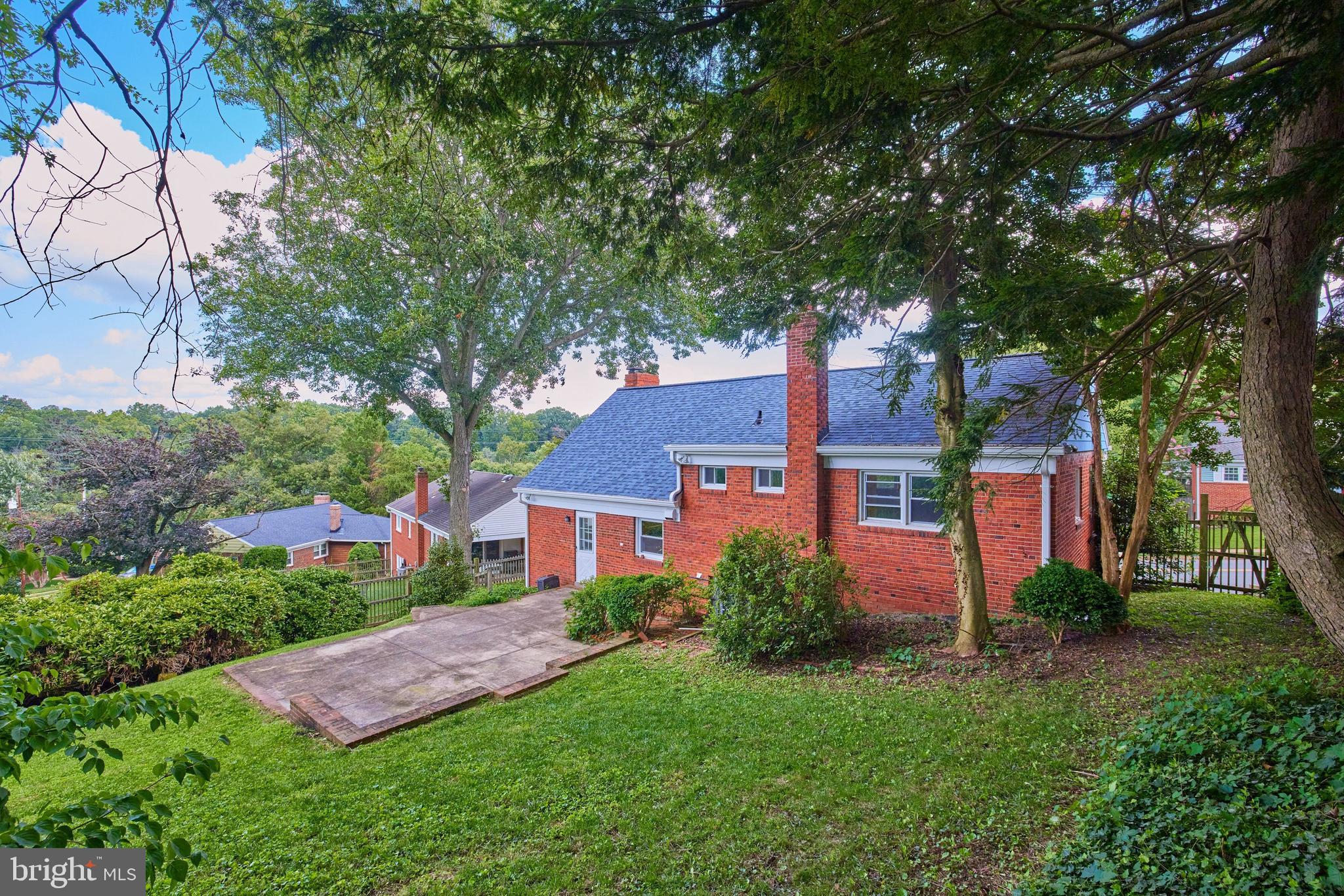 BOULEVARD MANOR - Residential Lease