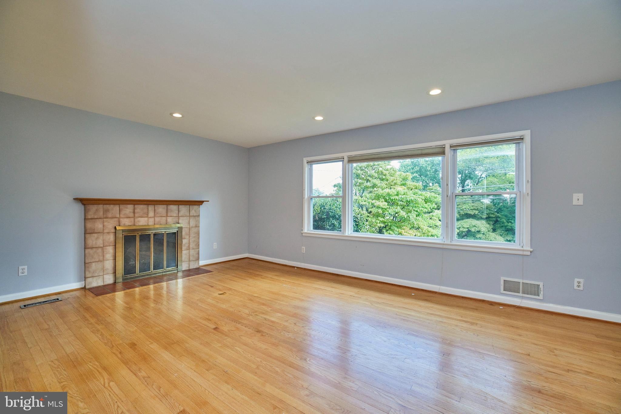 BOULEVARD MANOR - Residential Lease