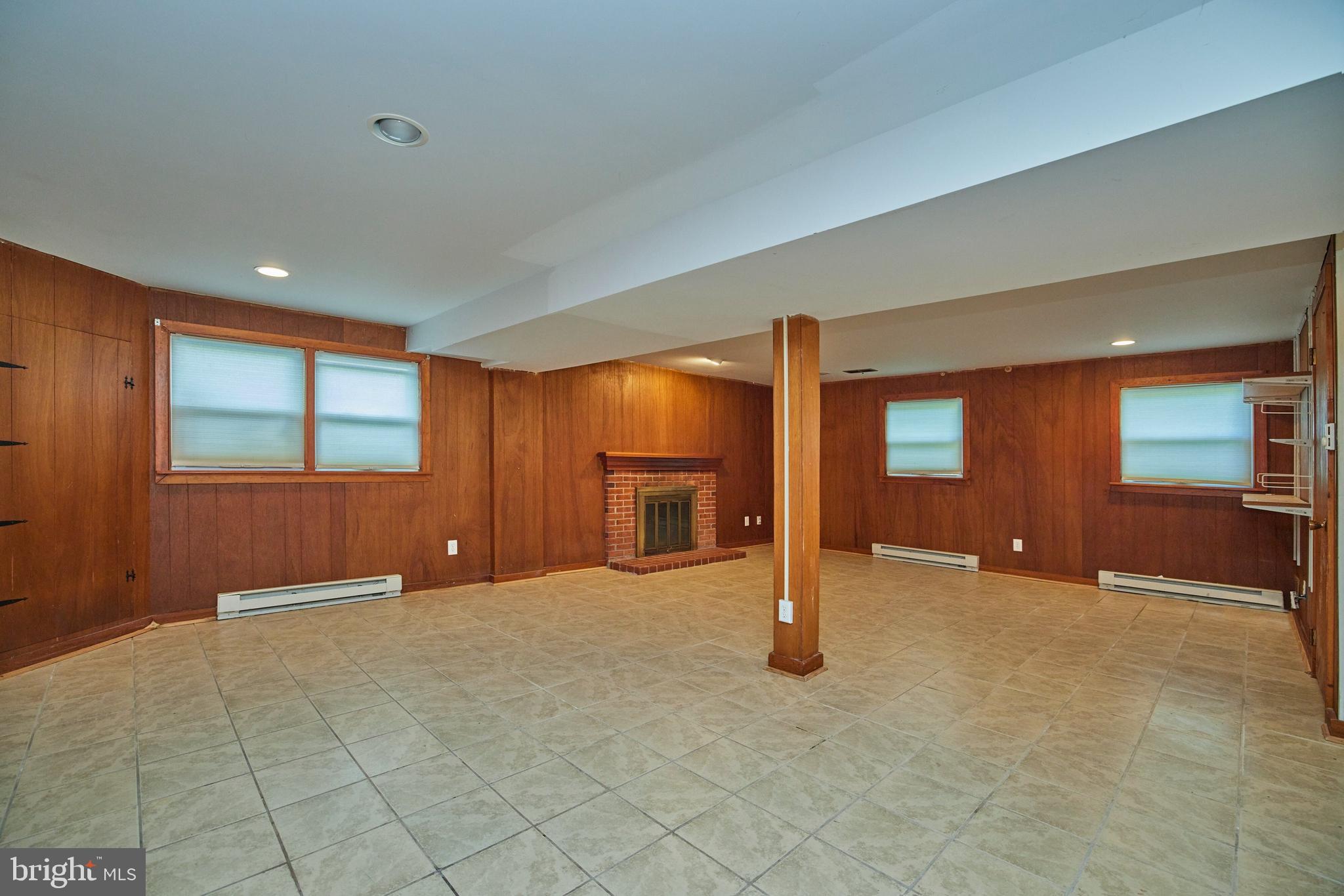 BOULEVARD MANOR - Residential Lease