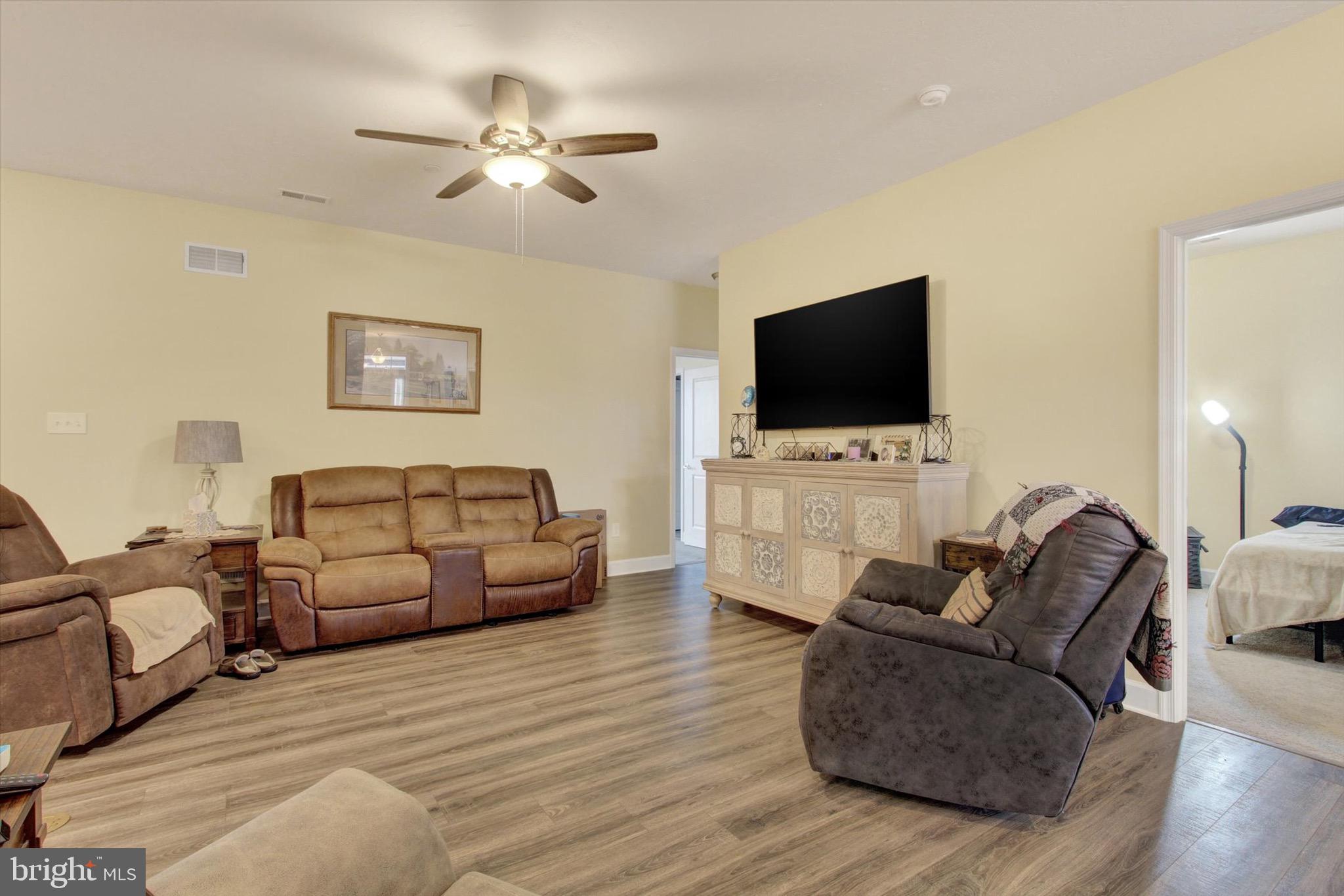 412 HAWTHORN LANE 67