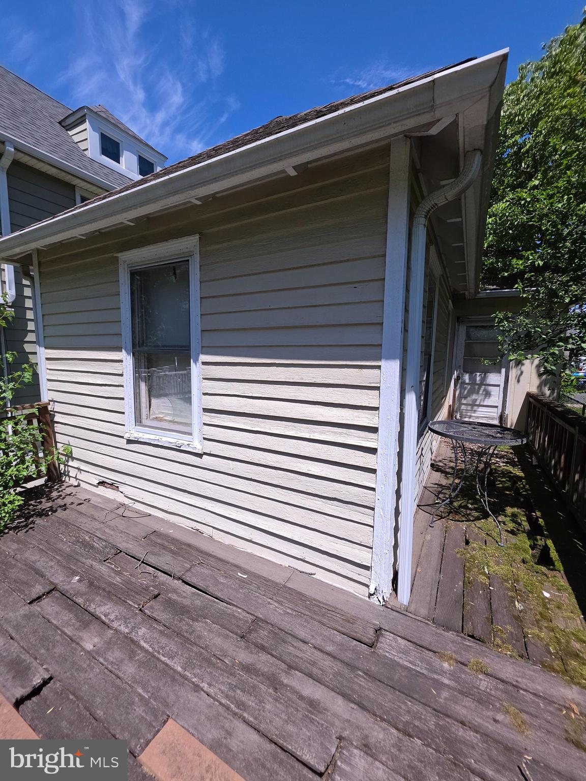 28 OAK AVENUE