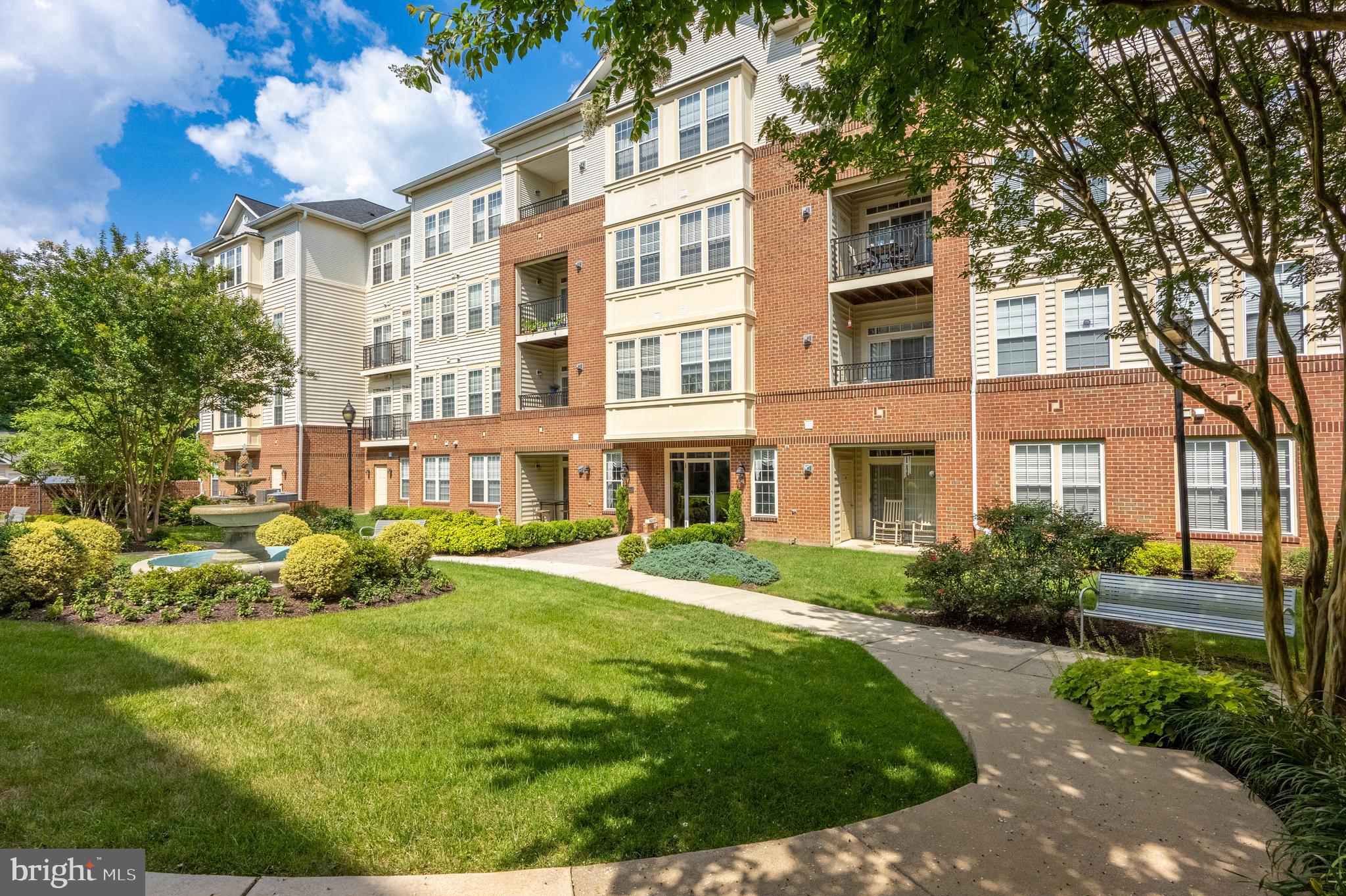 2550 KENSINGTON GDNS 107