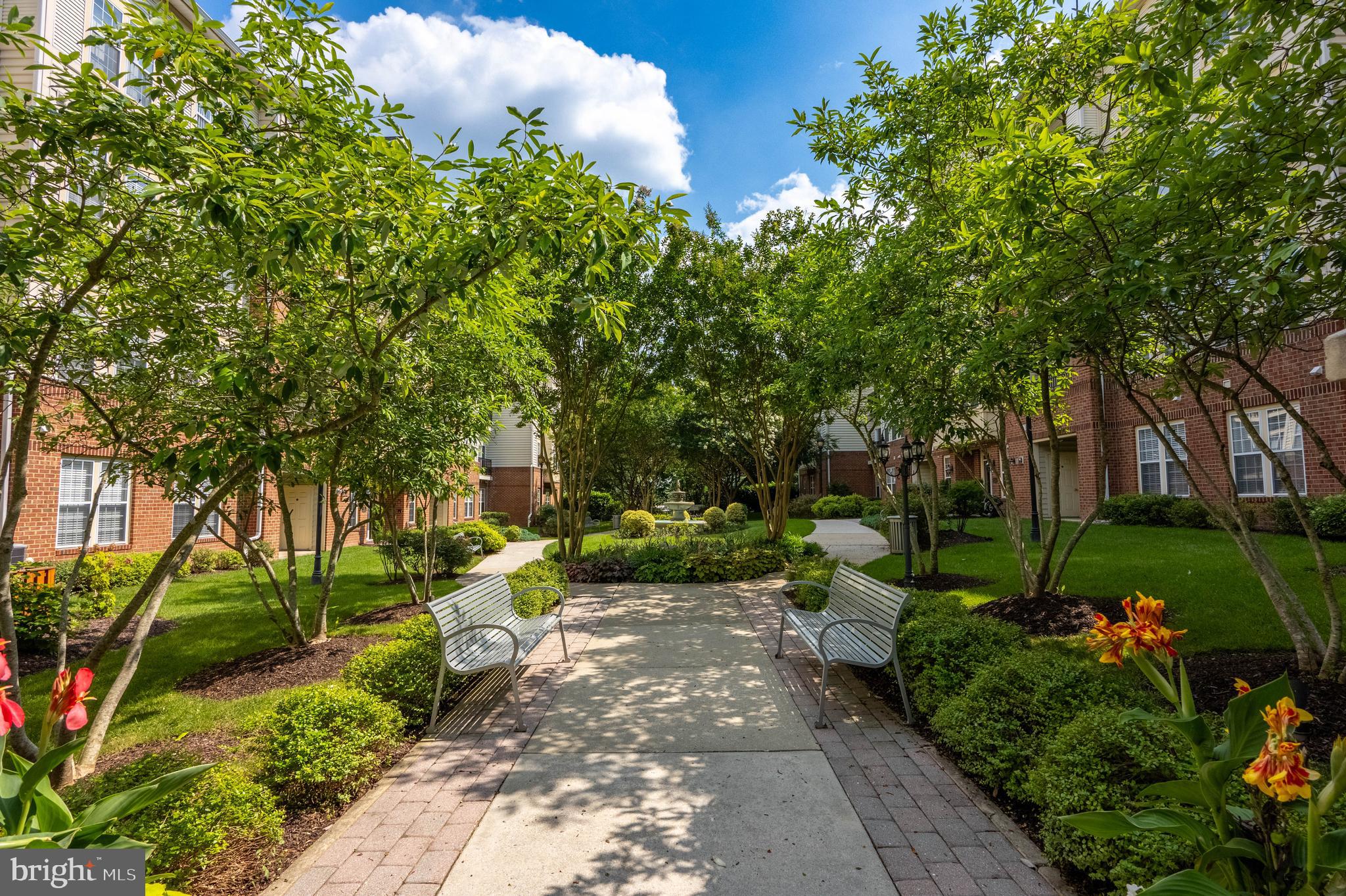 2550 KENSINGTON GDNS 107