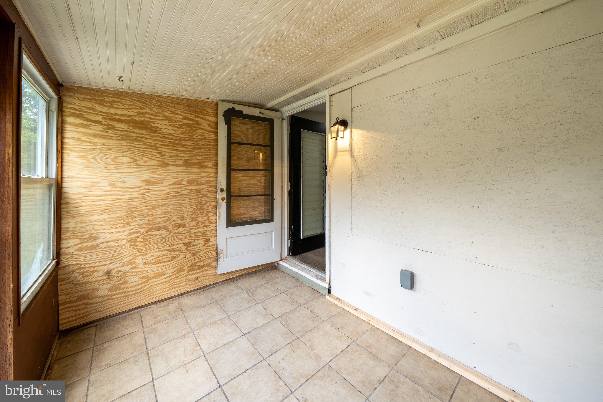 5904 CLOVERLEAF DRIVE