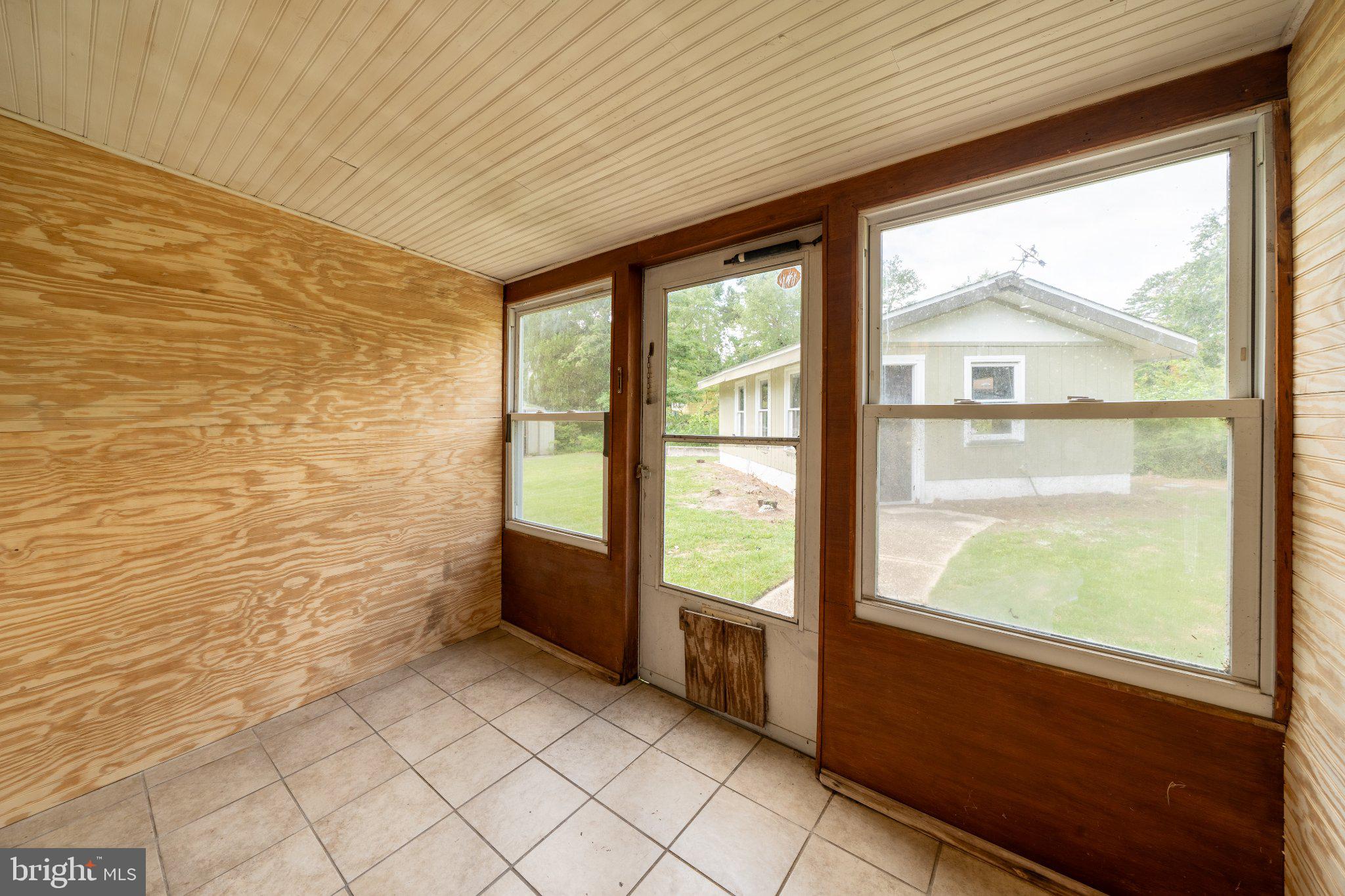 5904 CLOVERLEAF DRIVE