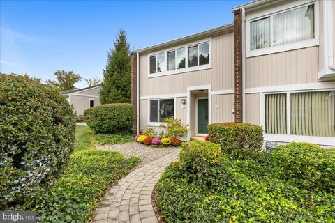Photo of 14 Cameron Court, PRINCETON, NJ 08540 (MLS # NJME2067136)